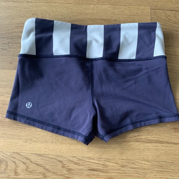 lulu lemon cropped short - reversible - Picture 2 of 2
